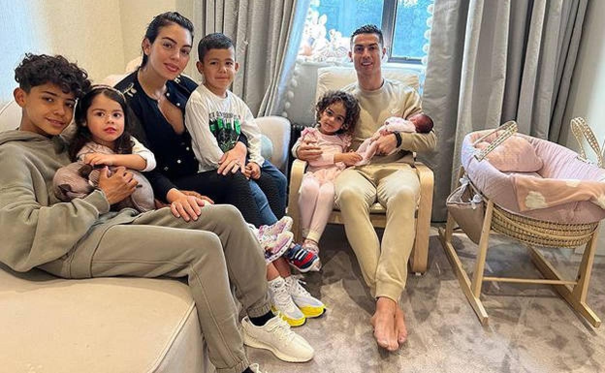 La familia de Cristiano Ronaldo, al completo. 