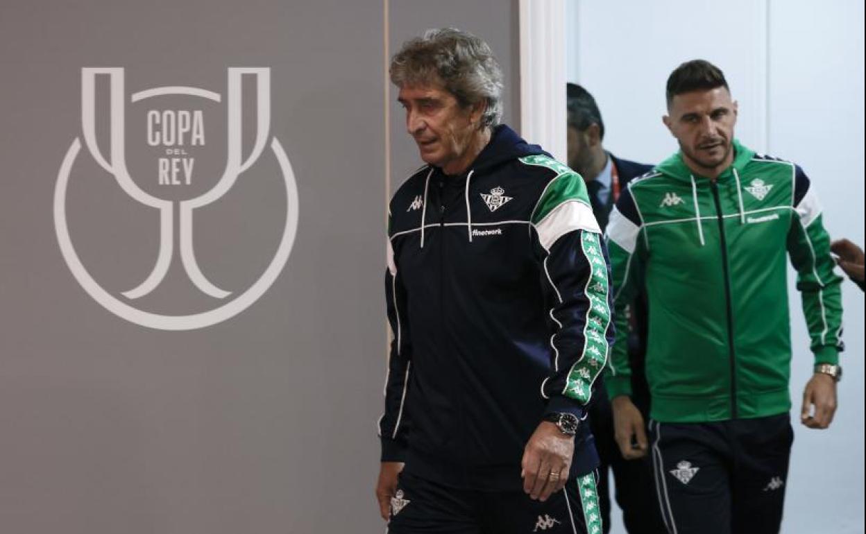 Manuel Pellegrini y Joaquín, antes de la rueda de prensa. 