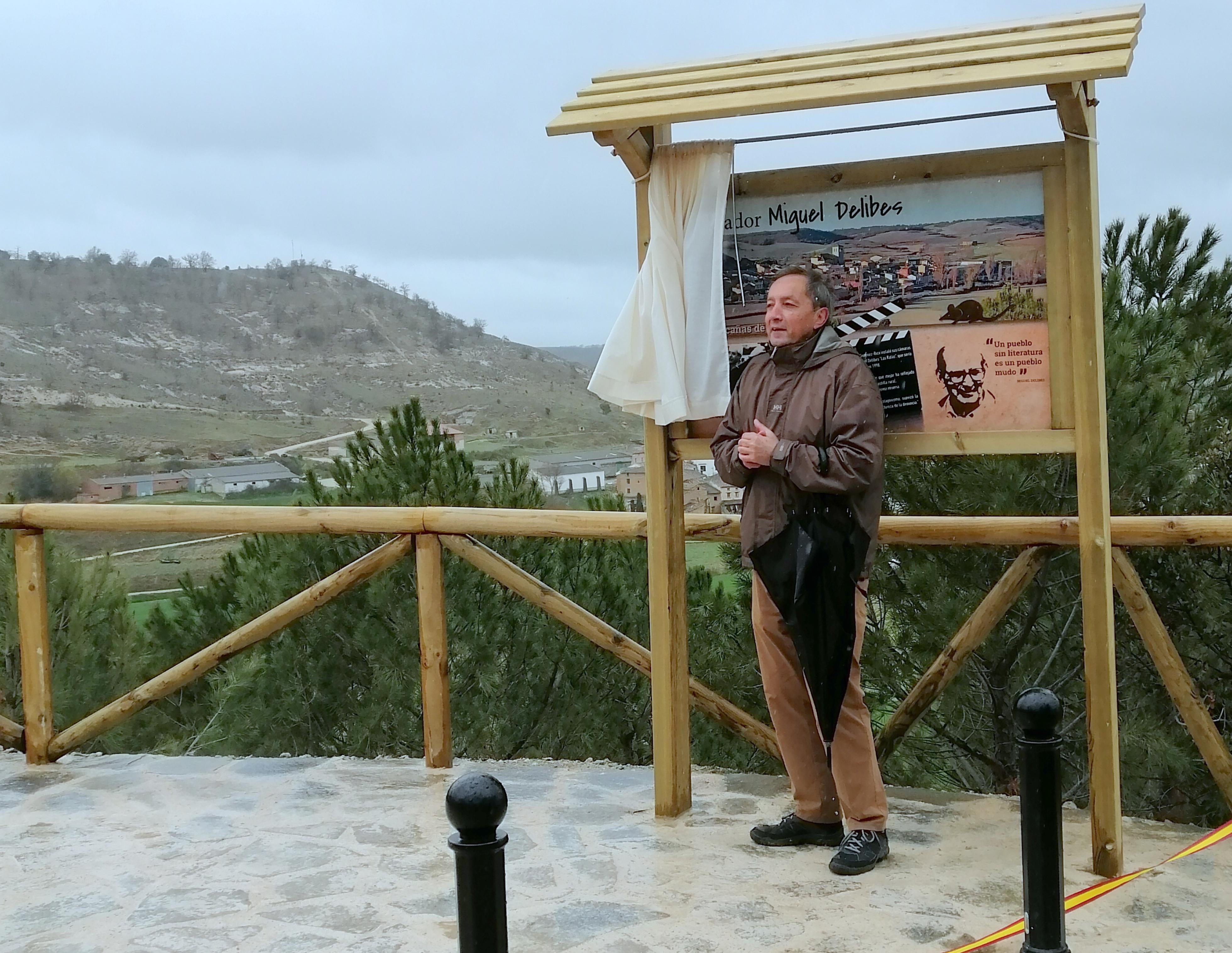 Coincidiendo con el Día del Libro y la Fiesta de Castilla y León, Valdecañas de Cerrato inauguró el Mirador Miguel Delibes