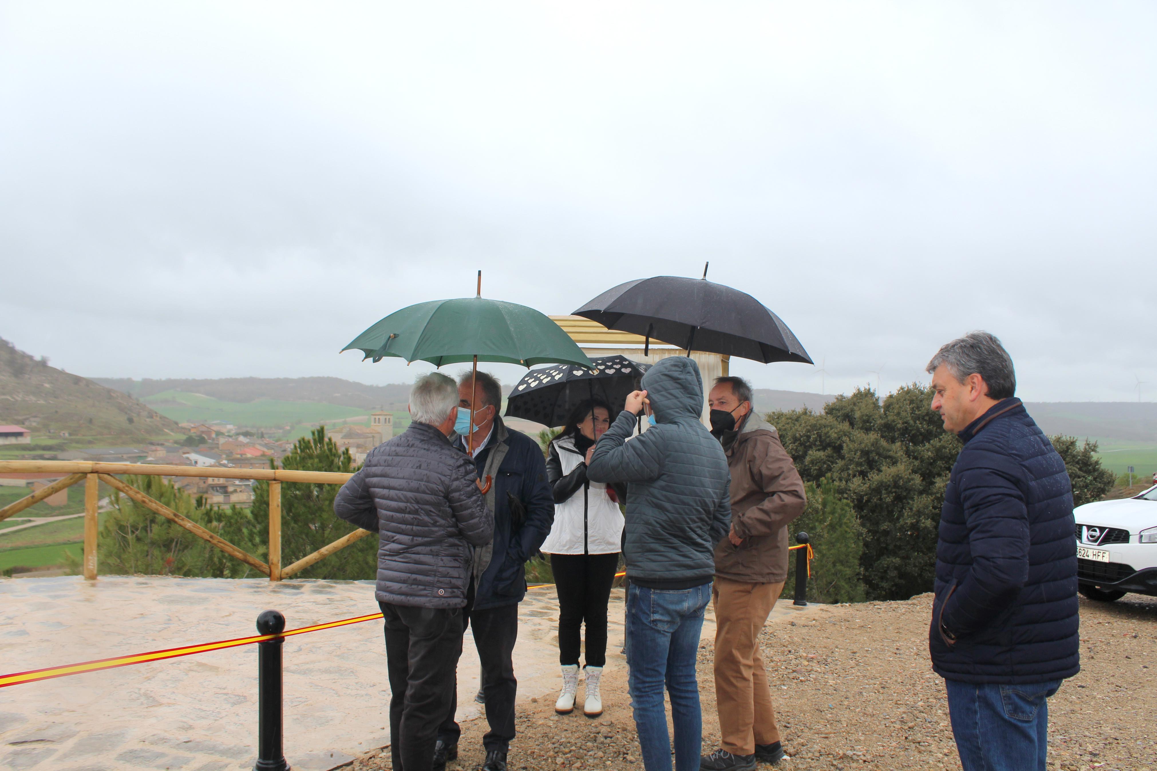 Coincidiendo con el Día del Libro y la Fiesta de Castilla y León, Valdecañas de Cerrato inauguró el Mirador Miguel Delibes