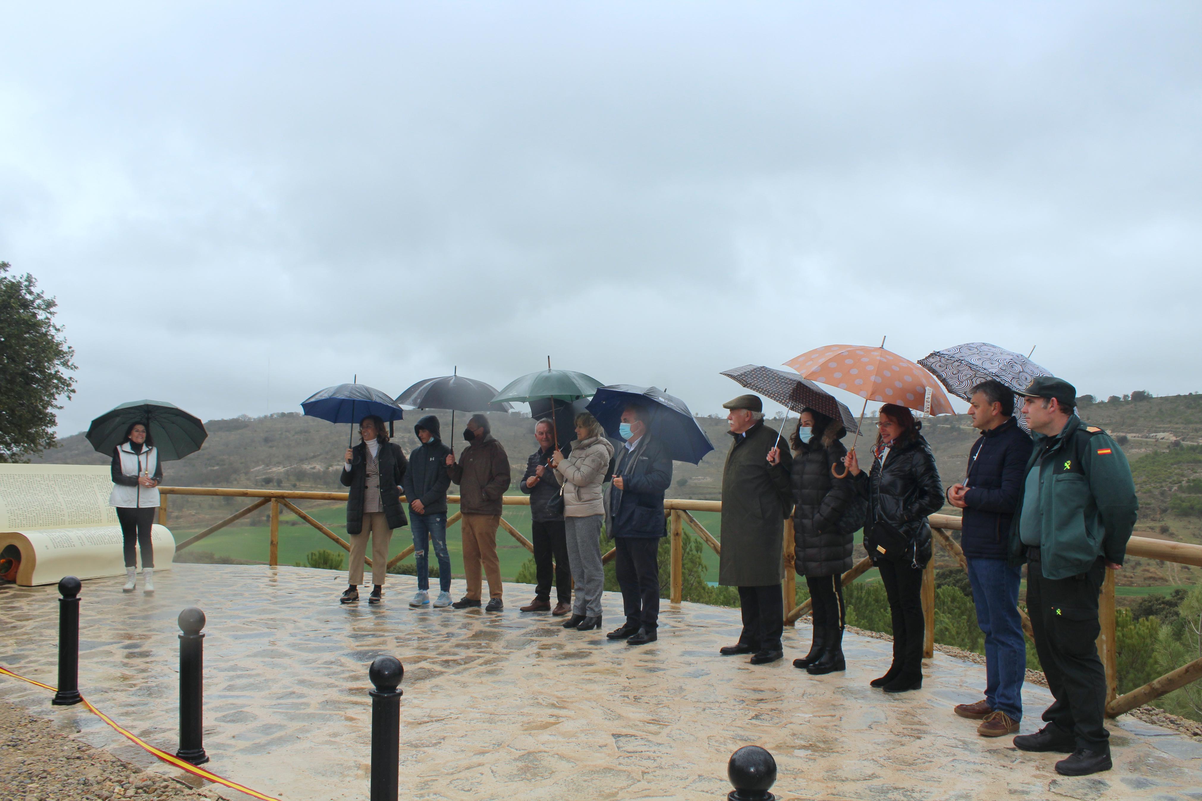 Coincidiendo con el Día del Libro y la Fiesta de Castilla y León, Valdecañas de Cerrato inauguró el Mirador Miguel Delibes
