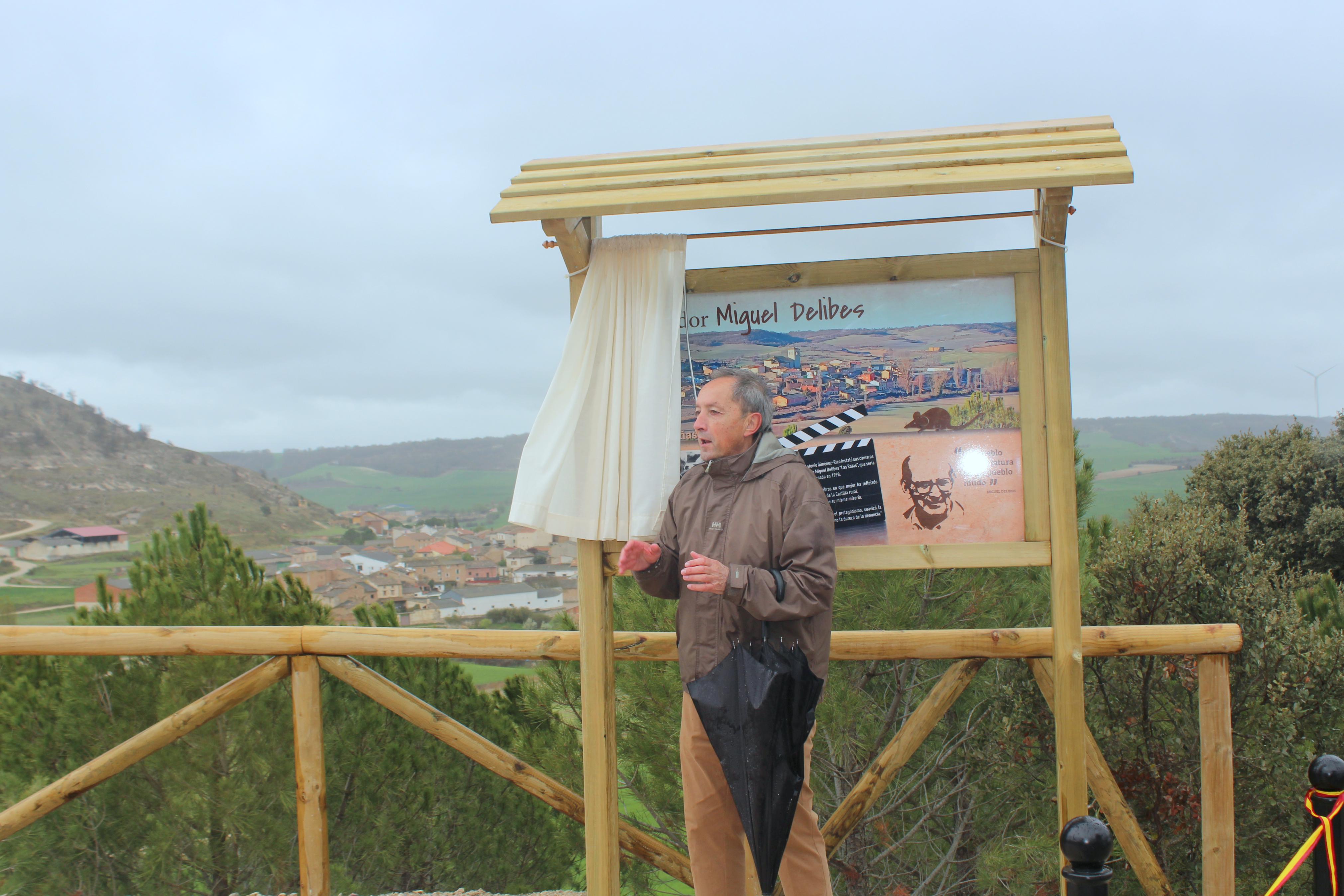 Coincidiendo con el Día del Libro y la Fiesta de Castilla y León, Valdecañas de Cerrato inauguró el Mirador Miguel Delibes