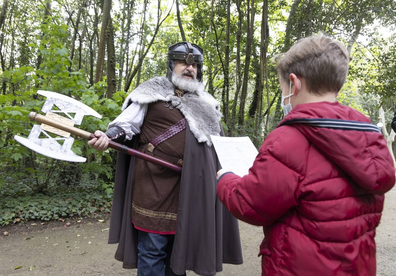 Fotos: Gincana literaria teatralizada en el Campo Grande de Valladolid