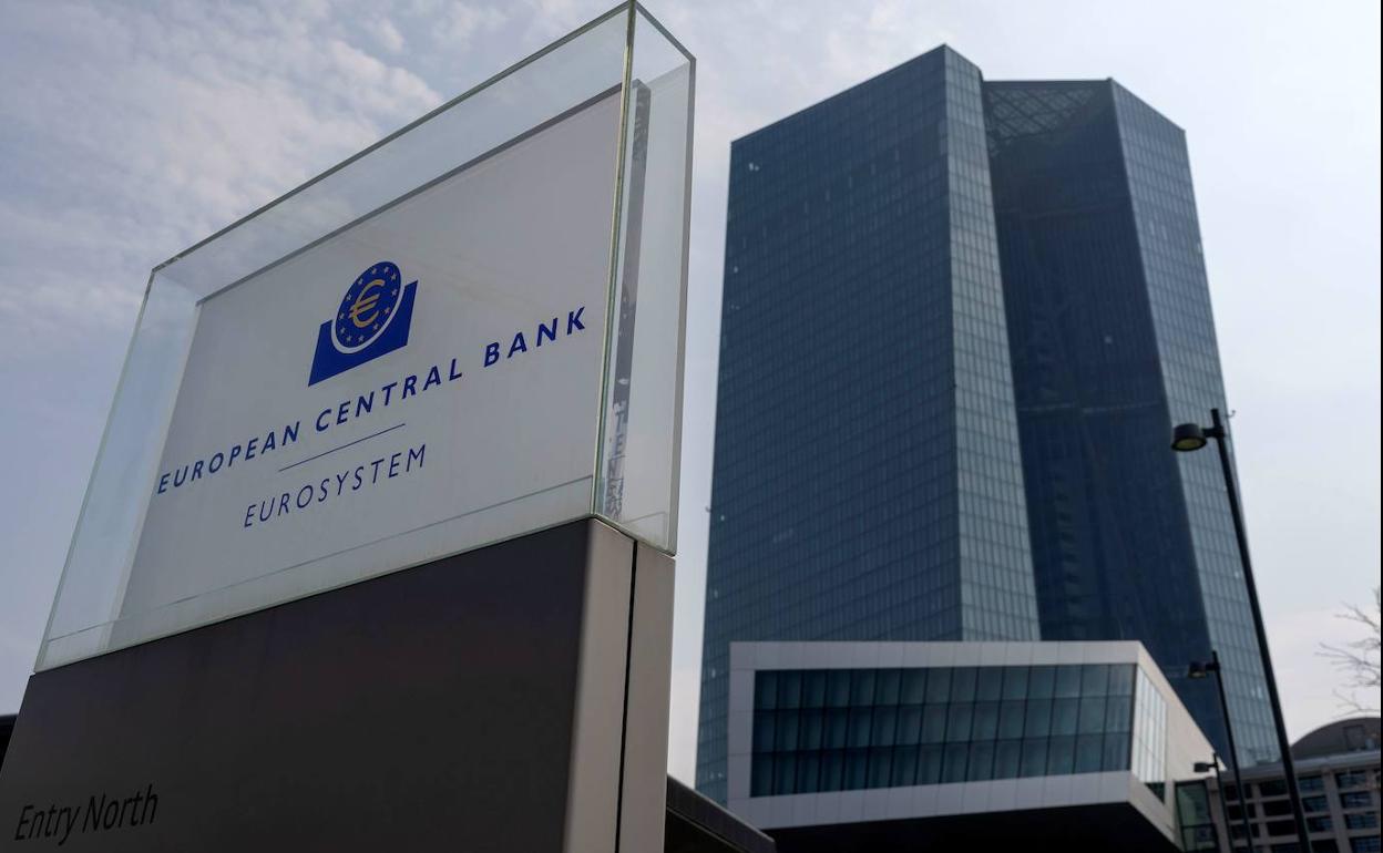 Vista de la fachada del Banco Central Europeo (BCE), este miércoles, en Fráncfort (Alemania).