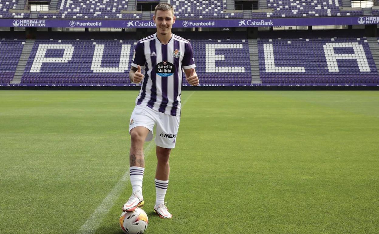 Hugo Vallejo, en su presentación como jugador del Real Valladolid. 