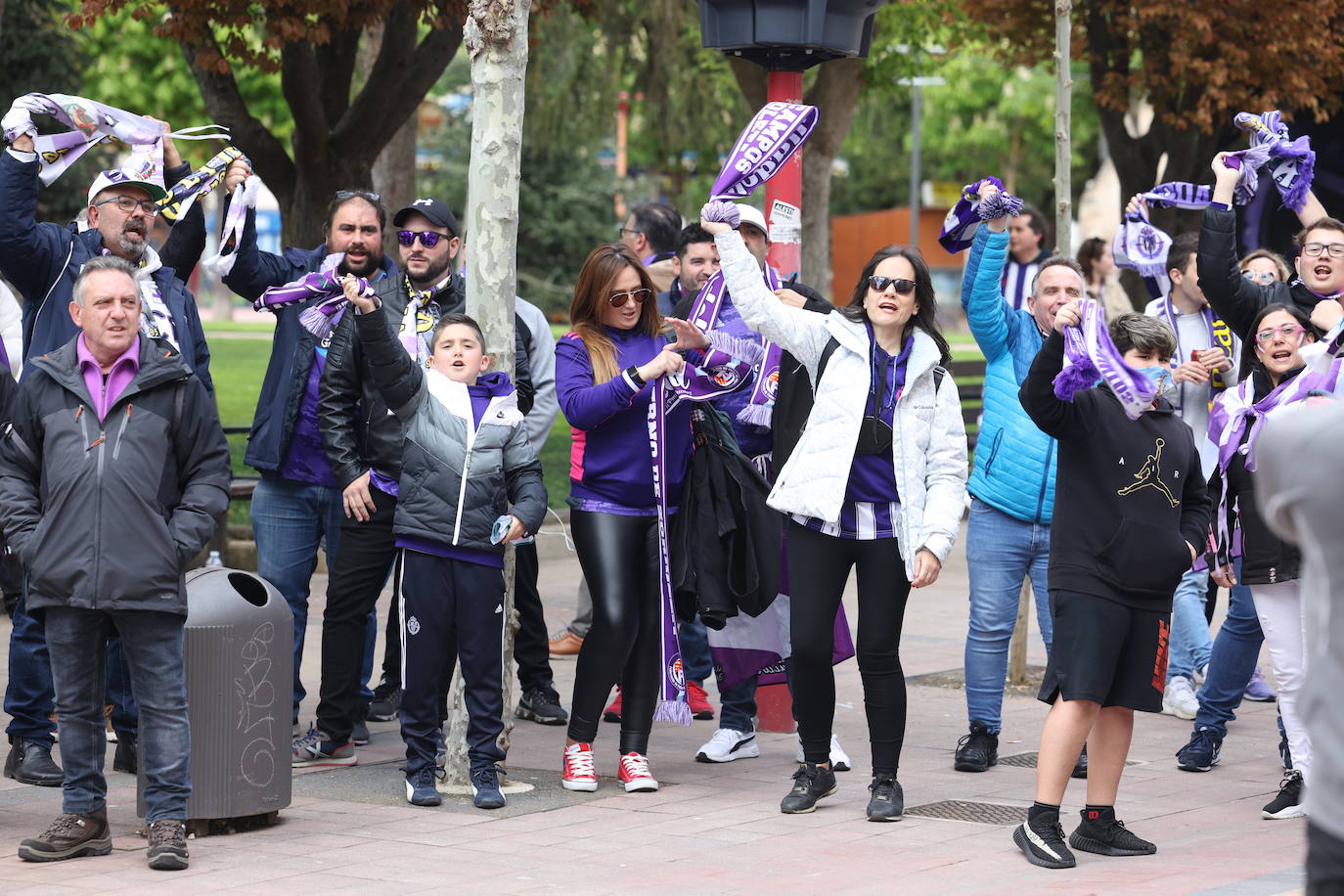 Fotos: La afición del Real Valladolid antes y durante el partido ante el Mirandés (1/2)