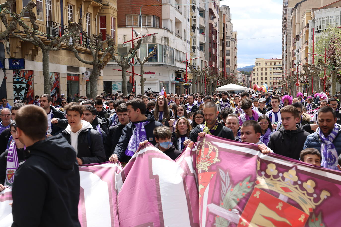 Fotos: La afición del Real Valladolid antes y durante el partido ante el Mirandés (1/2)