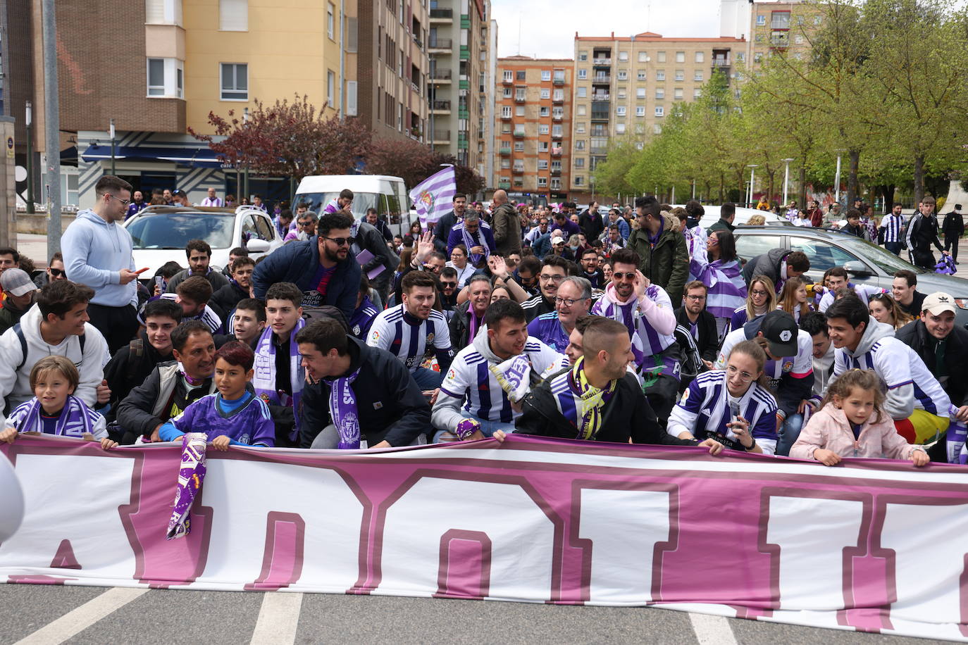 Fotos: La afición del Real Valladolid antes y durante el partido ante el Mirandés (1/2)