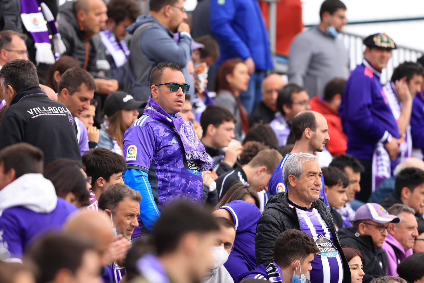 Fotos: La afición del Real Valladolid antes y durante el partido ante el Mirandés (2/2)