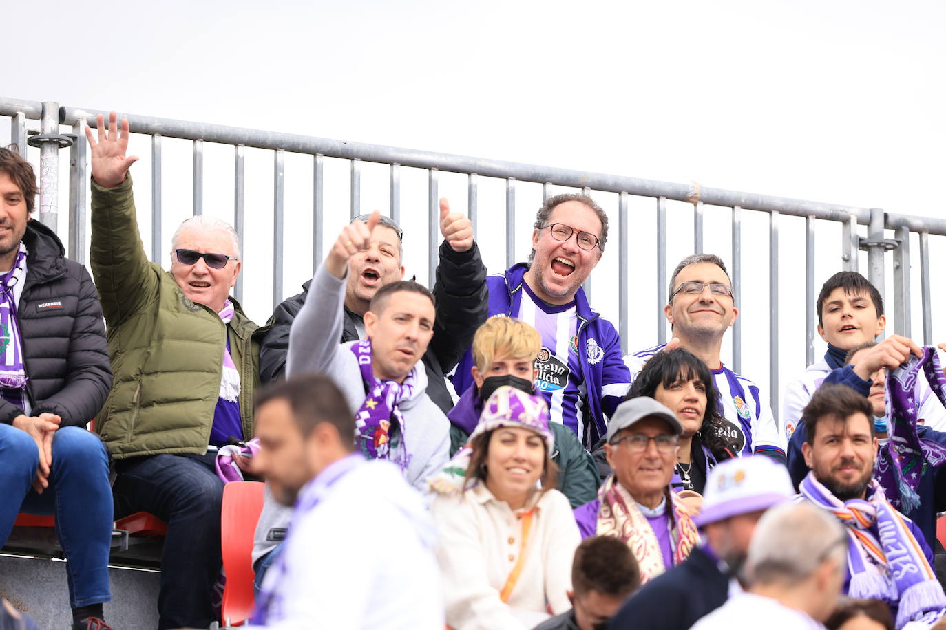 Fotos: La afición del Real Valladolid antes y durante el partido ante el Mirandés (2/2)