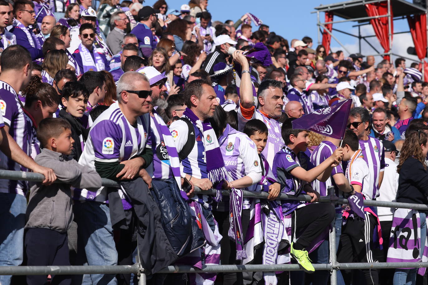 Fotos: La afición del Real Valladolid antes y durante el partido ante el Mirandés (2/2)