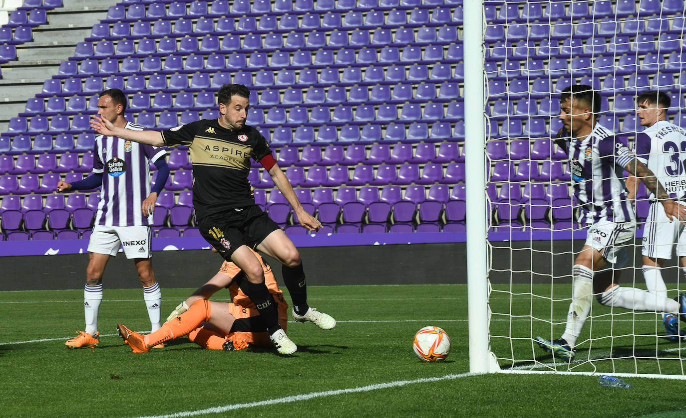 Empate a tres goles entre Valladolid Promesas y Cultural Leonesa.