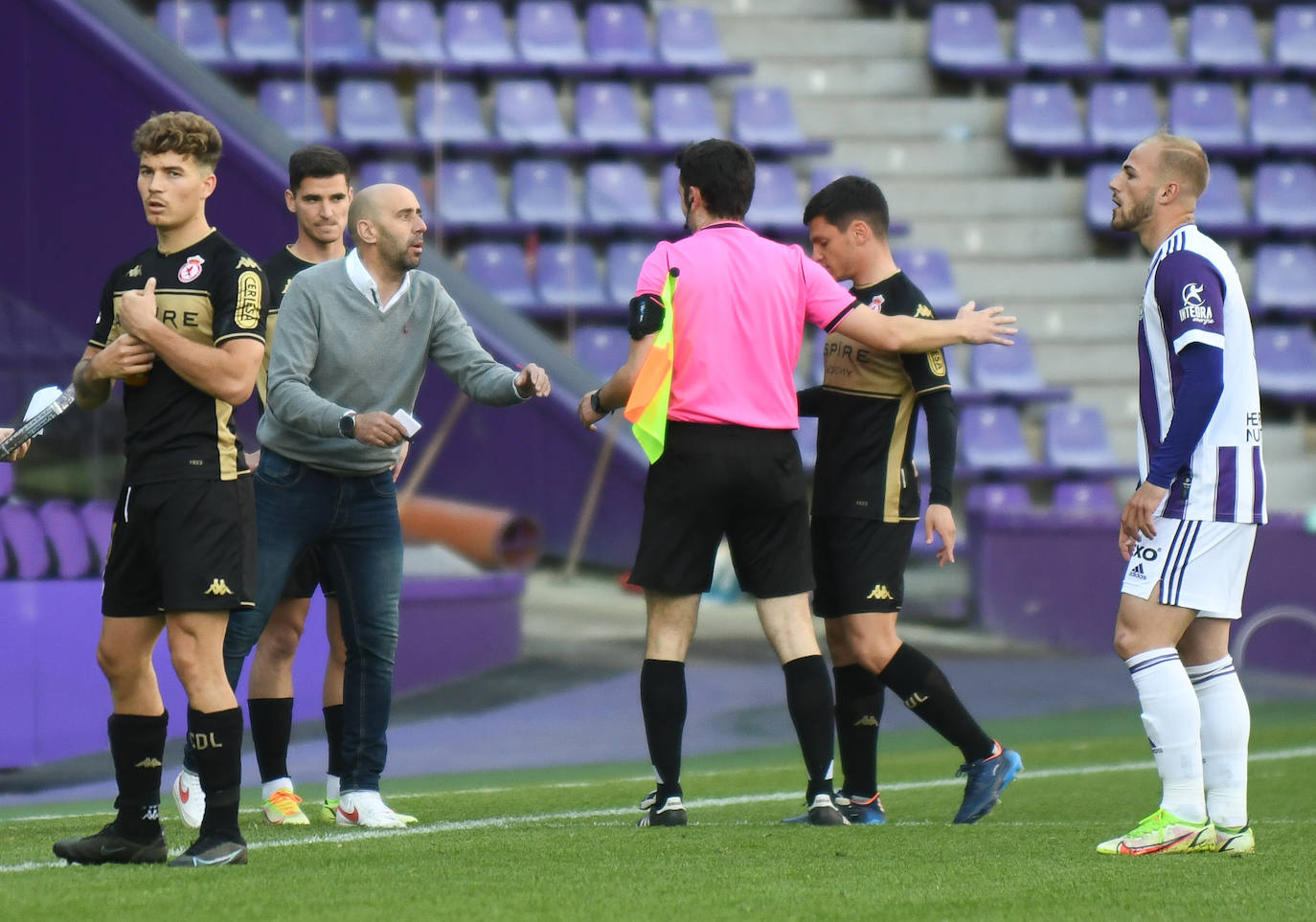 Empate a tres goles entre Valladolid Promesas y Cultural Leonesa.