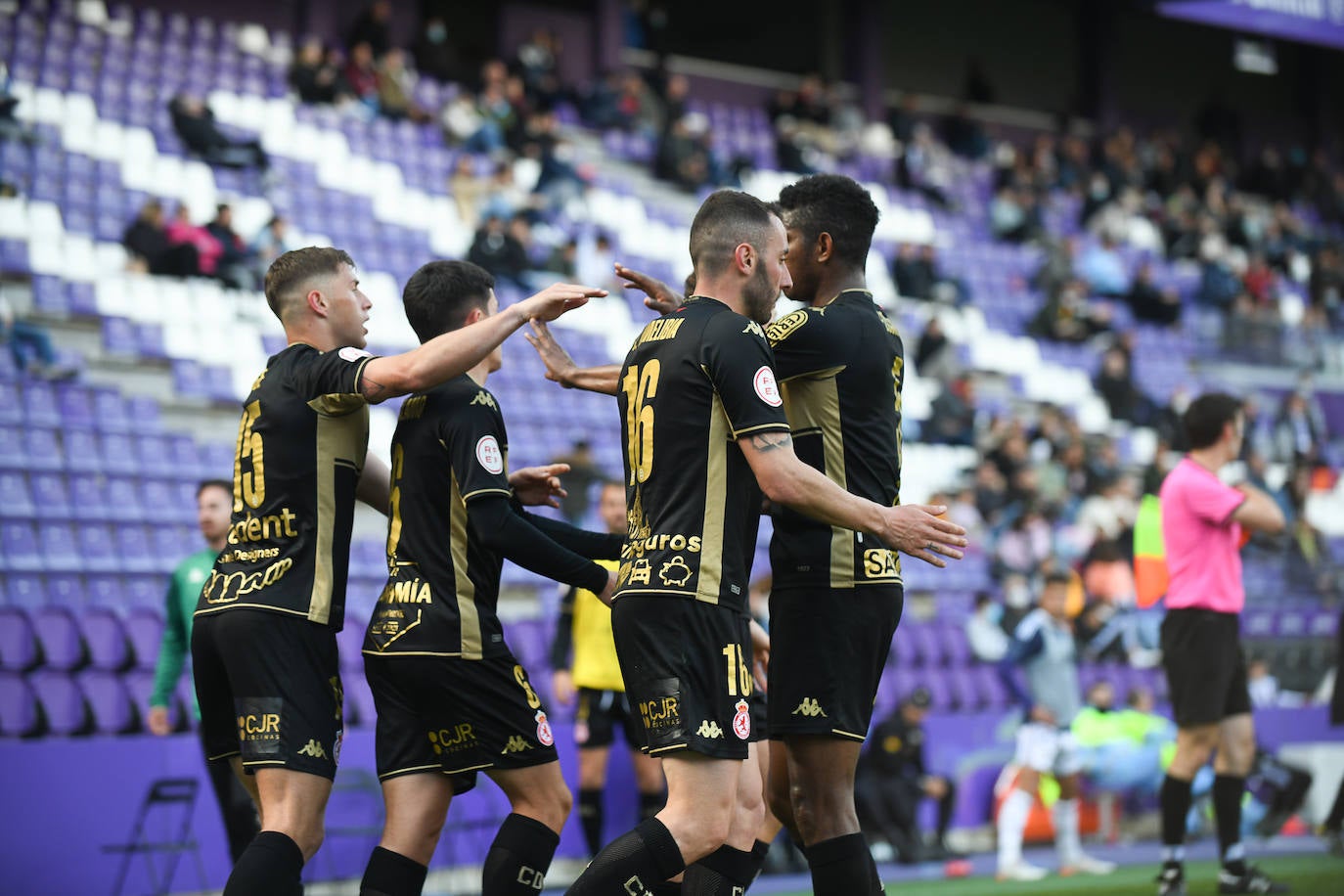 Empate a tres goles entre Valladolid Promesas y Cultural Leonesa.