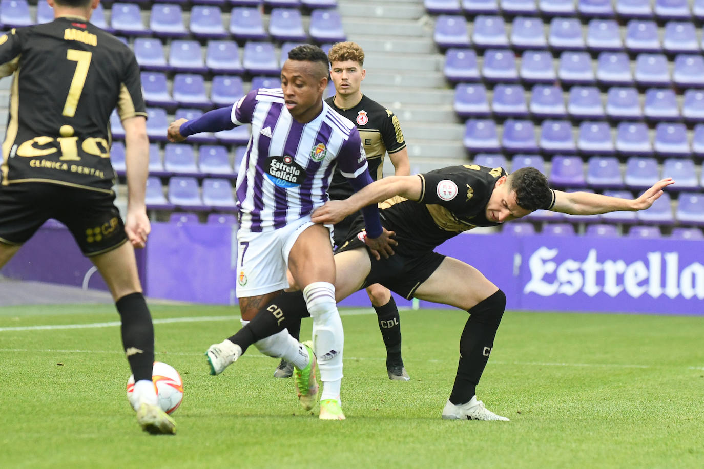 Empate a tres goles entre Valladolid Promesas y Cultural Leonesa.