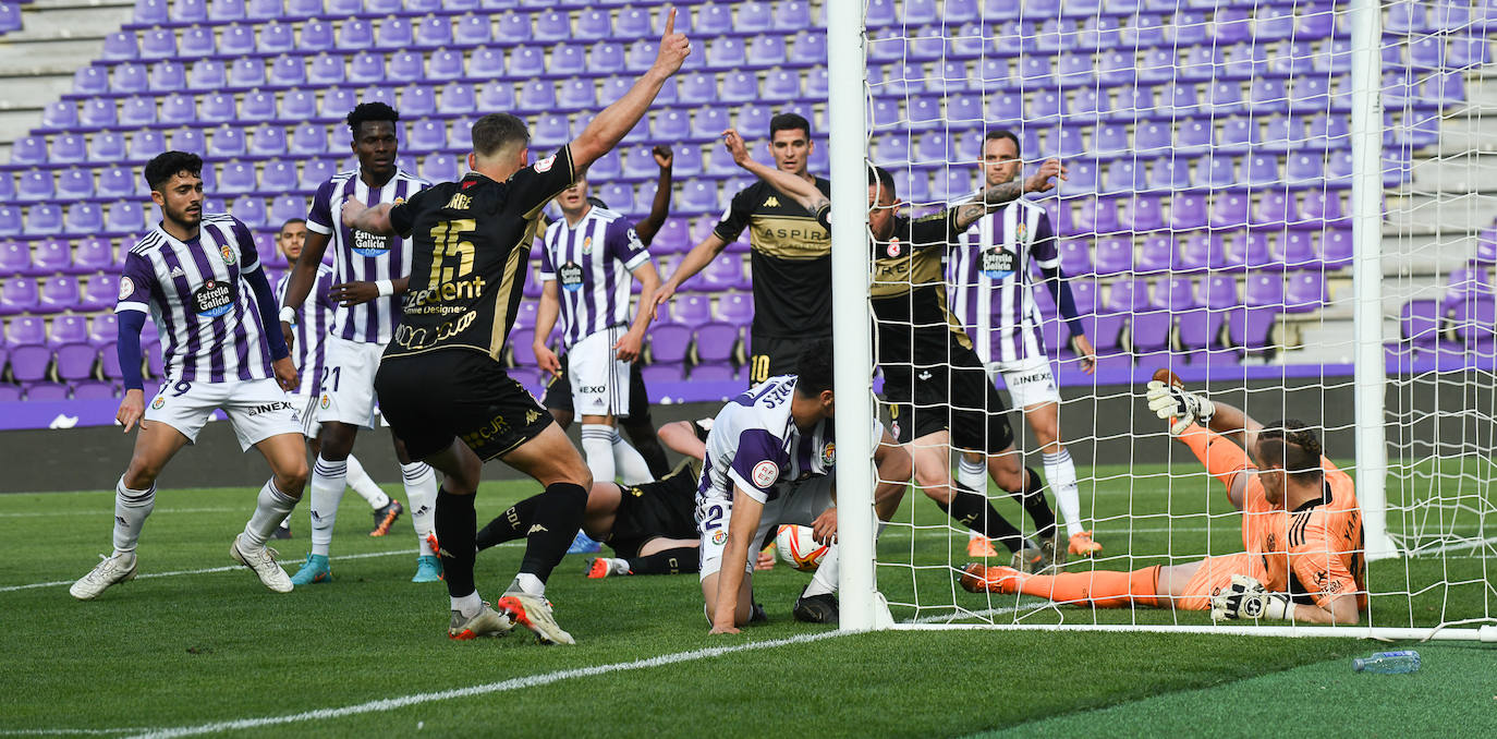 Empate a tres goles entre Valladolid Promesas y Cultural Leonesa.