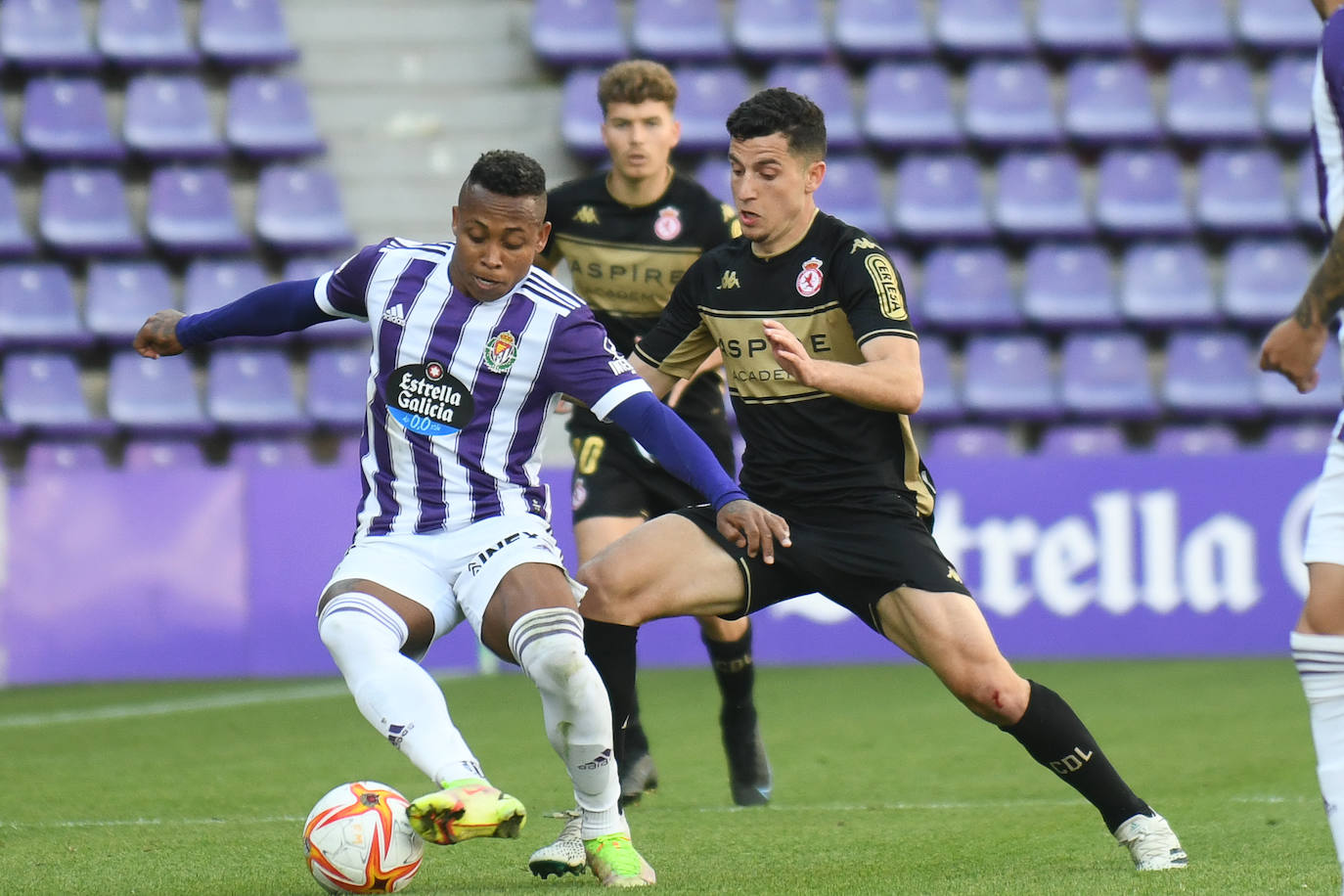 Empate a tres goles entre Valladolid Promesas y Cultural Leonesa.