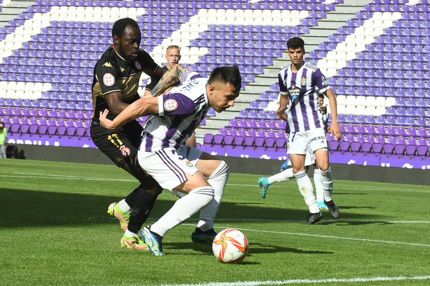 Empate a tres goles entre Valladolid Promesas y Cultural Leonesa.