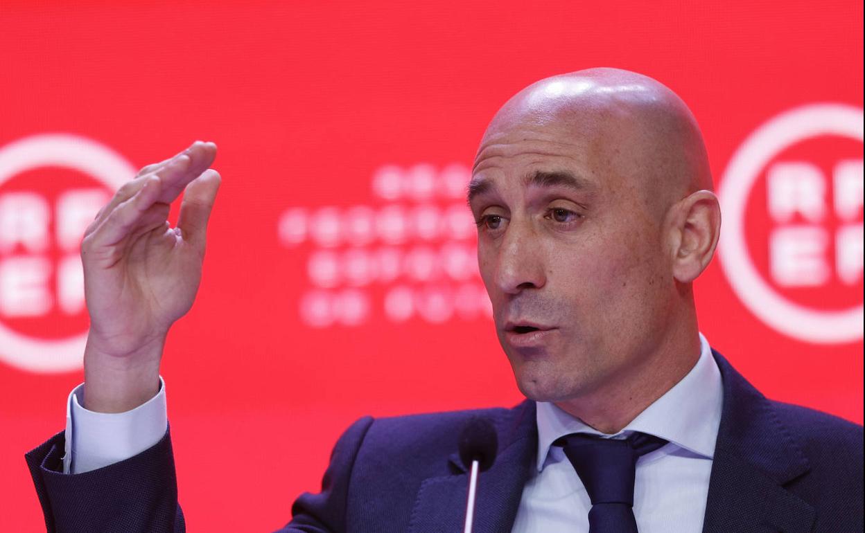 Luis Rubiales, presidente de la Real Federación Española de Fútbol, comparece ante los medios de comunicación.