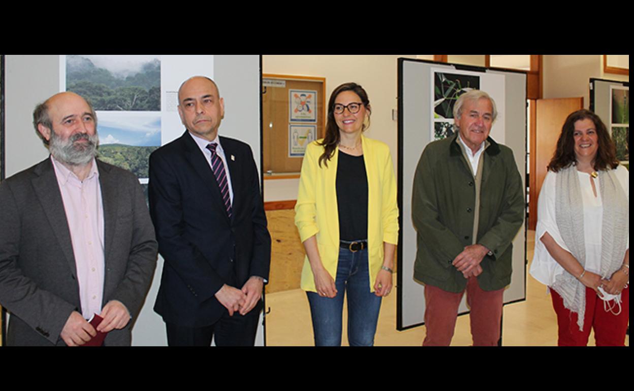 Participantes en la presentación.