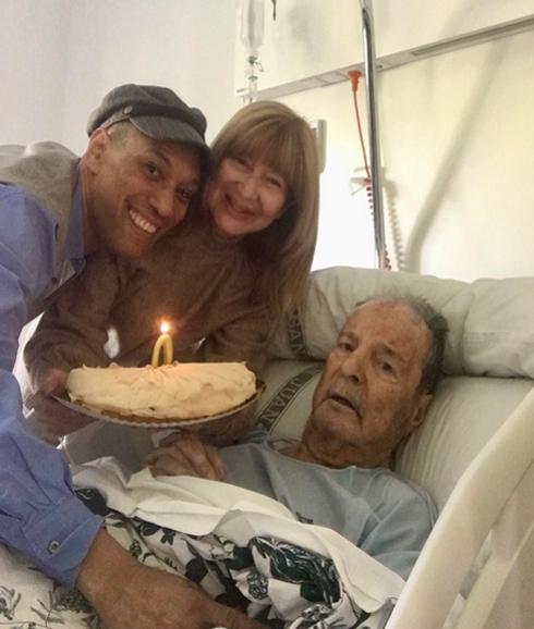 Jesús Mariñas celebra su cumpleaños en el hospital. 