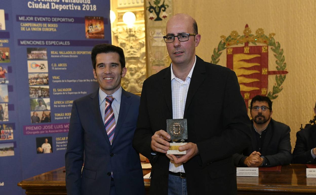 Joaquín Velasco, a la derecha, en la entrega de los premios Valladolid Ciudad Deportiva en el año 2019. 