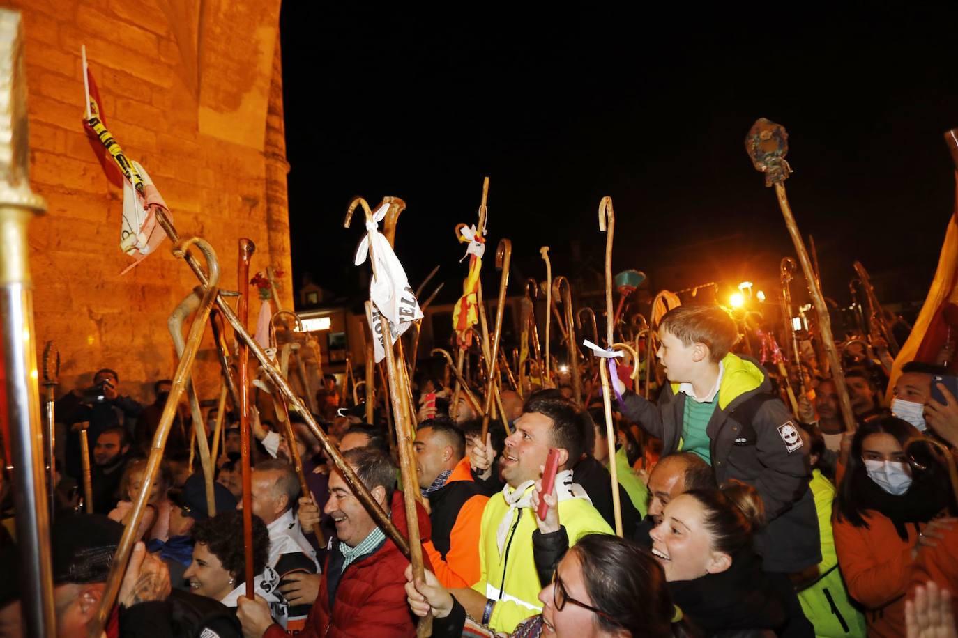 Procesión satírica de El Ole, en la noche del domingo en Frómista. 