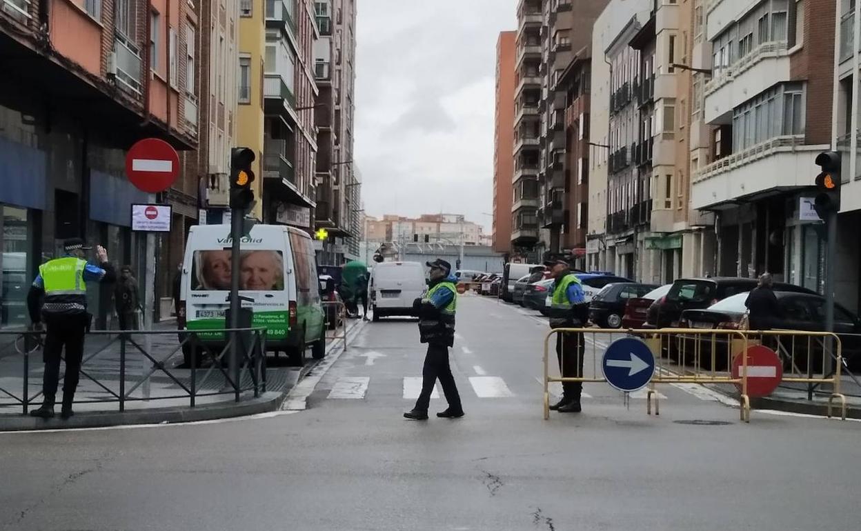 Corte de Panaderos, entre Caño Argales y Estación. 