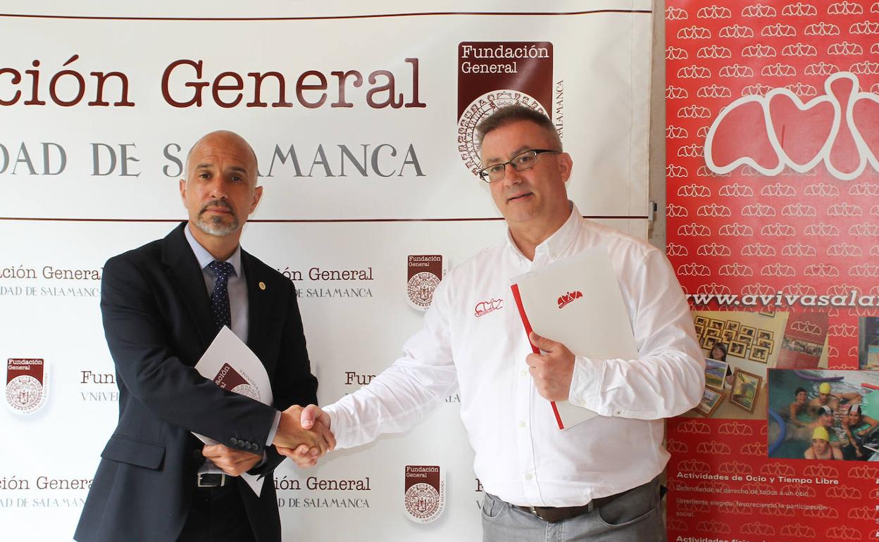 Óscar González Benito, director de la Fundación General de la USAL, y Miguel Ángel Benito Sánchez, presidente de la Fundación AVIVA. 