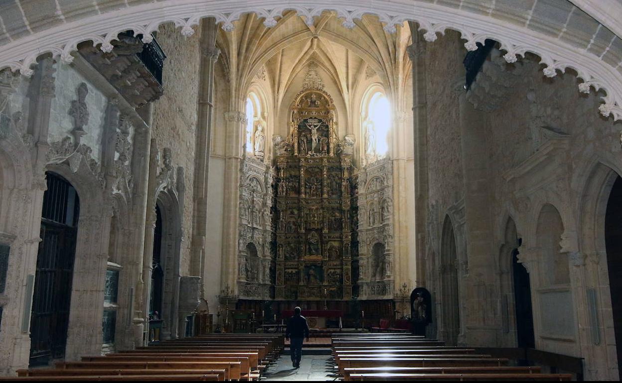 Retablo al fondo en el Altar Mayor dentro del Monasterio de El Parral de Segovia. 