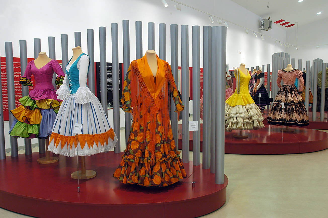 Trajes de baile expuestos en el Museo Mariemma de Íscar. 