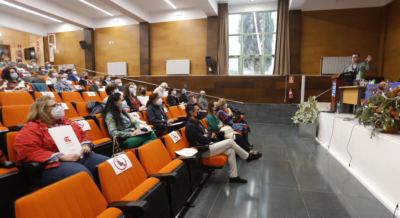Fotos: Jornada científica con Alfredo Corell en Palencia sobre inmunología