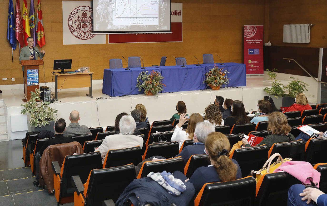 Fotos: Jornada científica con Alfredo Corell en Palencia sobre inmunología