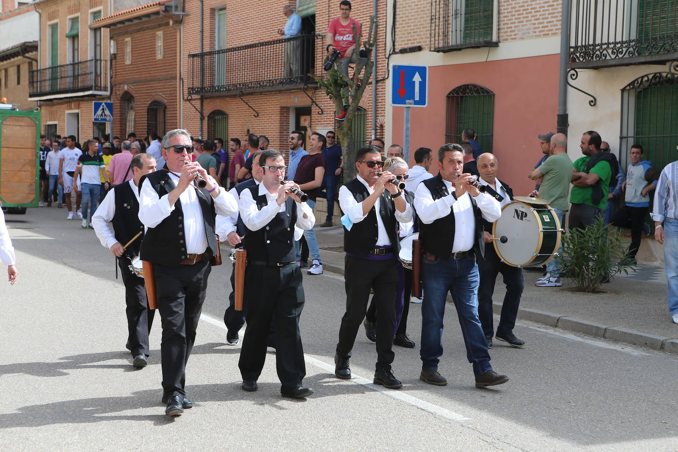 El municipio vallisoletano ha vivido una jornada festiva con toros y vino.