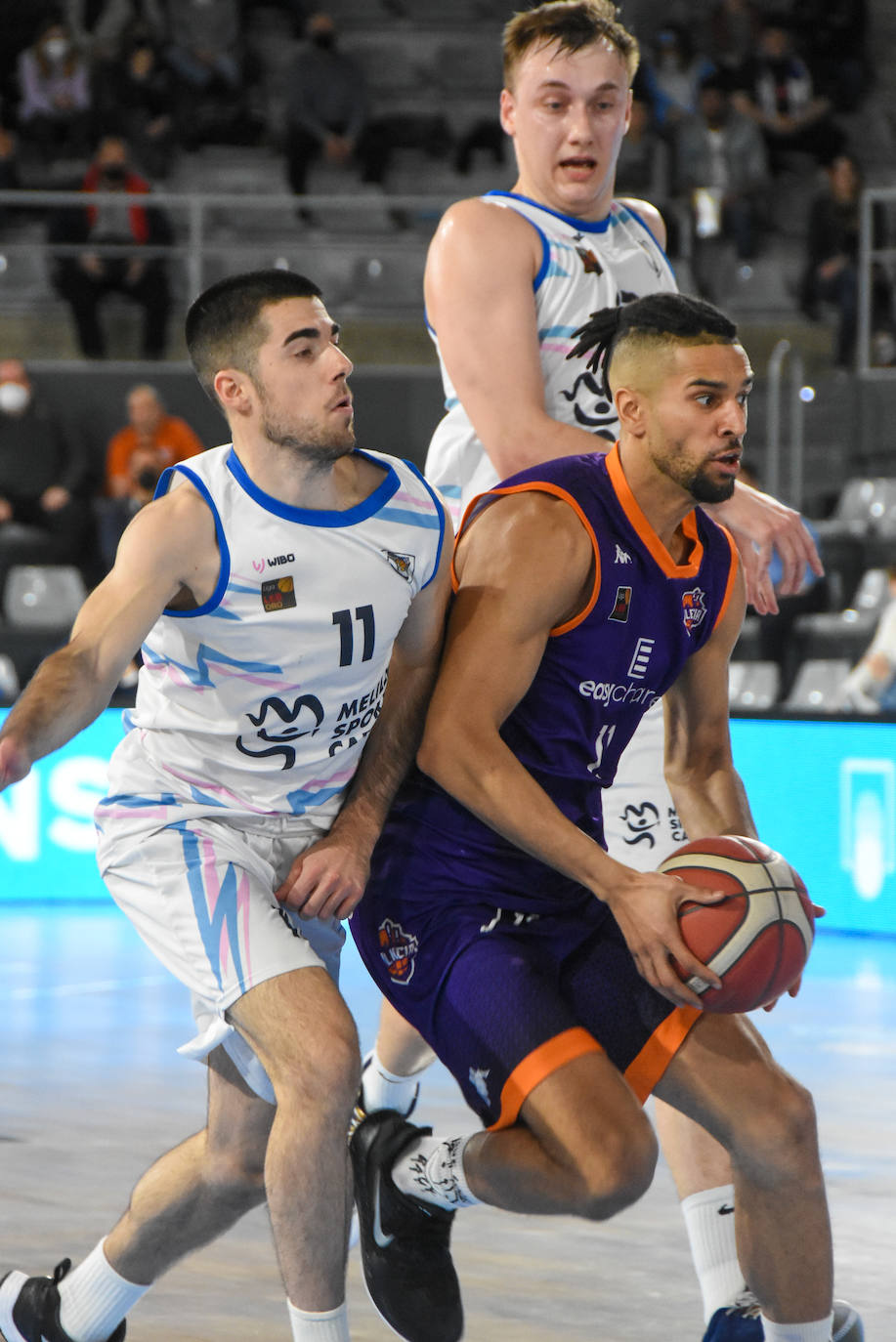 Fotos: El Palencia Baloncesto regresa a la victoria
