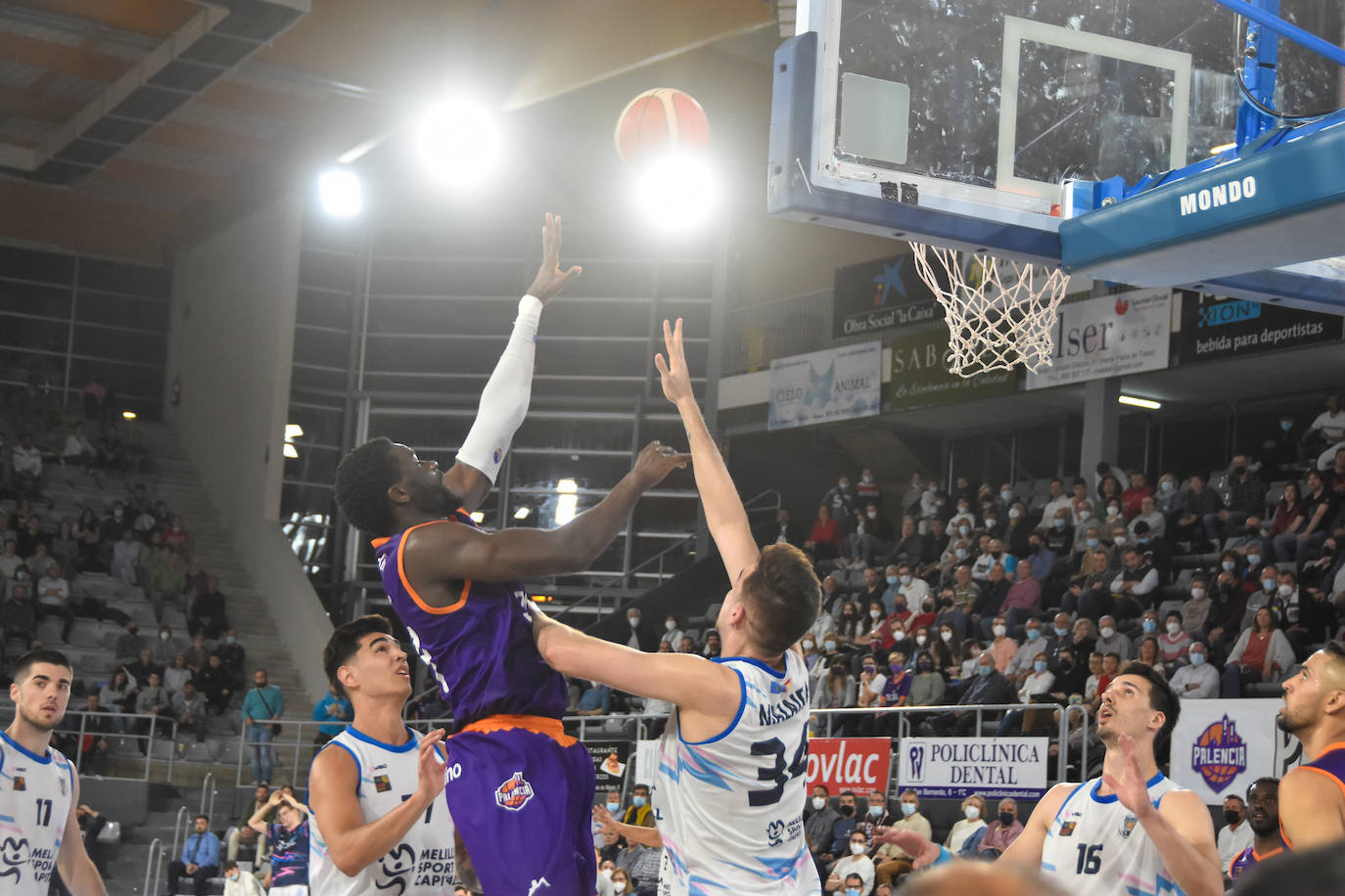 Fotos: El Palencia Baloncesto regresa a la victoria