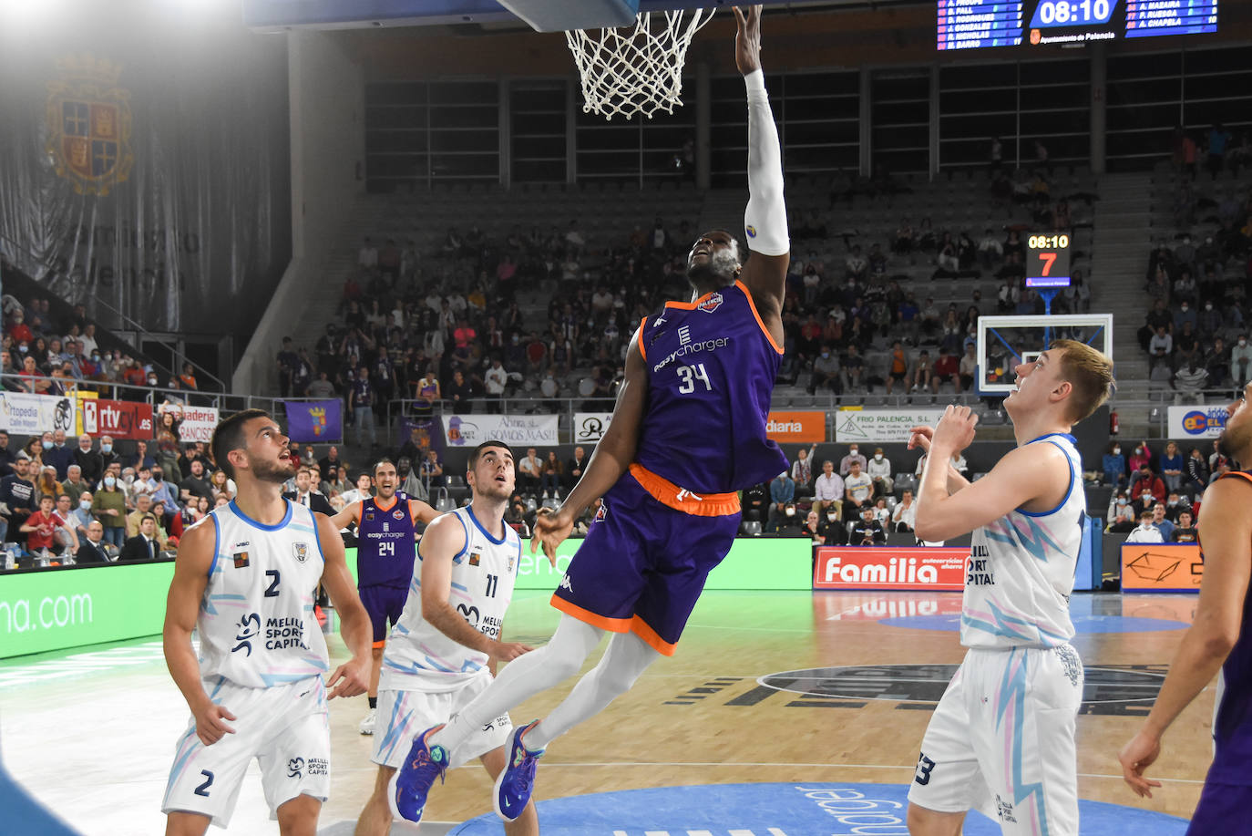 Fotos: El Palencia Baloncesto regresa a la victoria