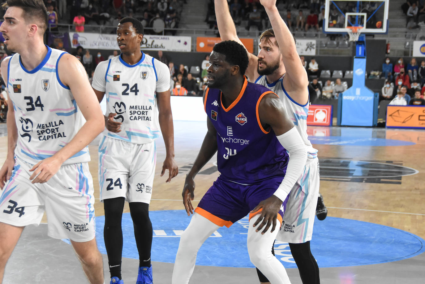 Fotos: El Palencia Baloncesto regresa a la victoria