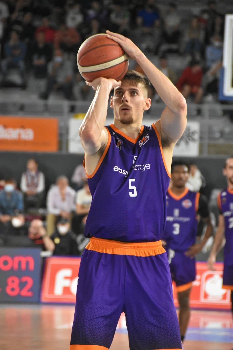 Fotos: El Palencia Baloncesto regresa a la victoria