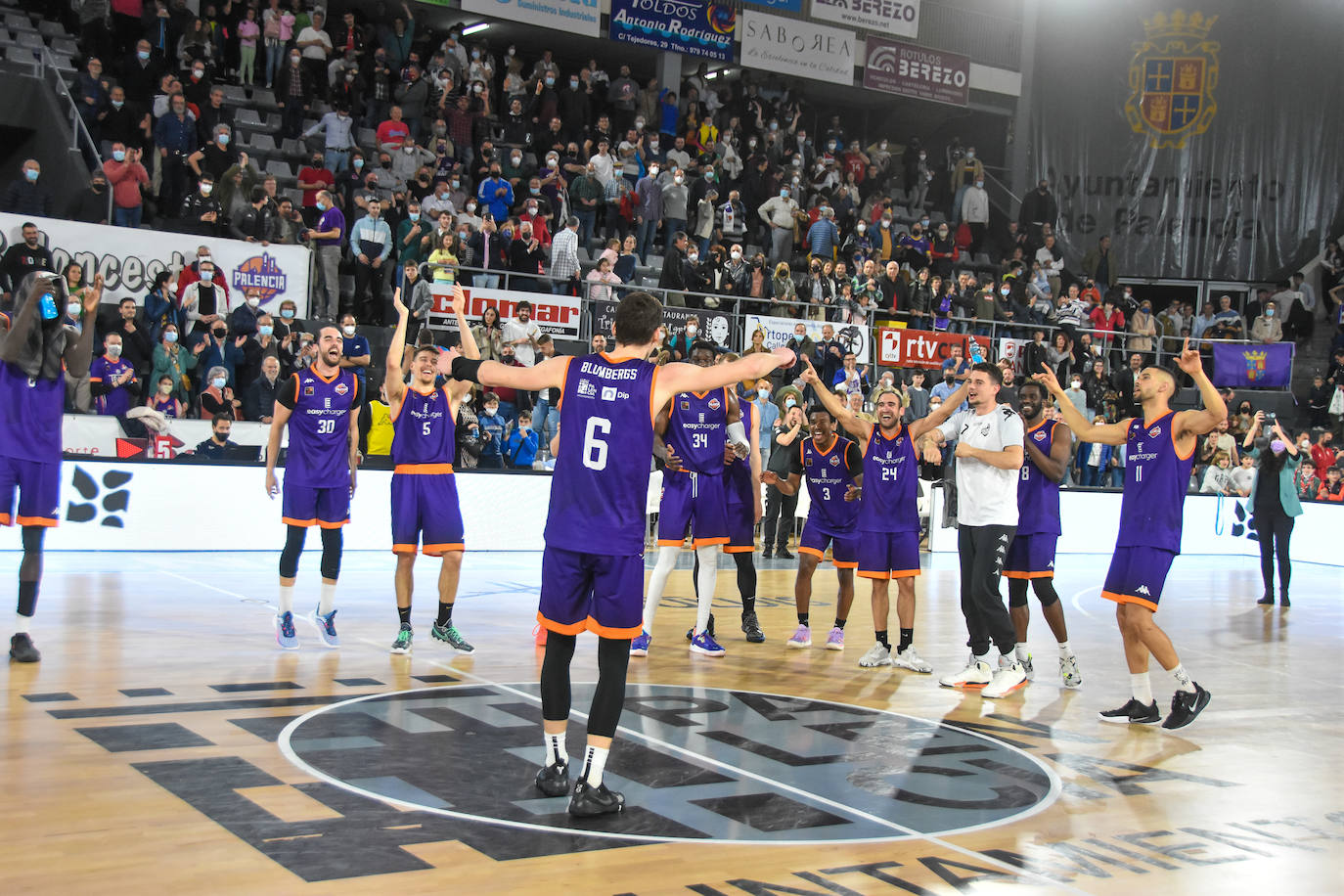 Fotos: El Palencia Baloncesto regresa a la victoria