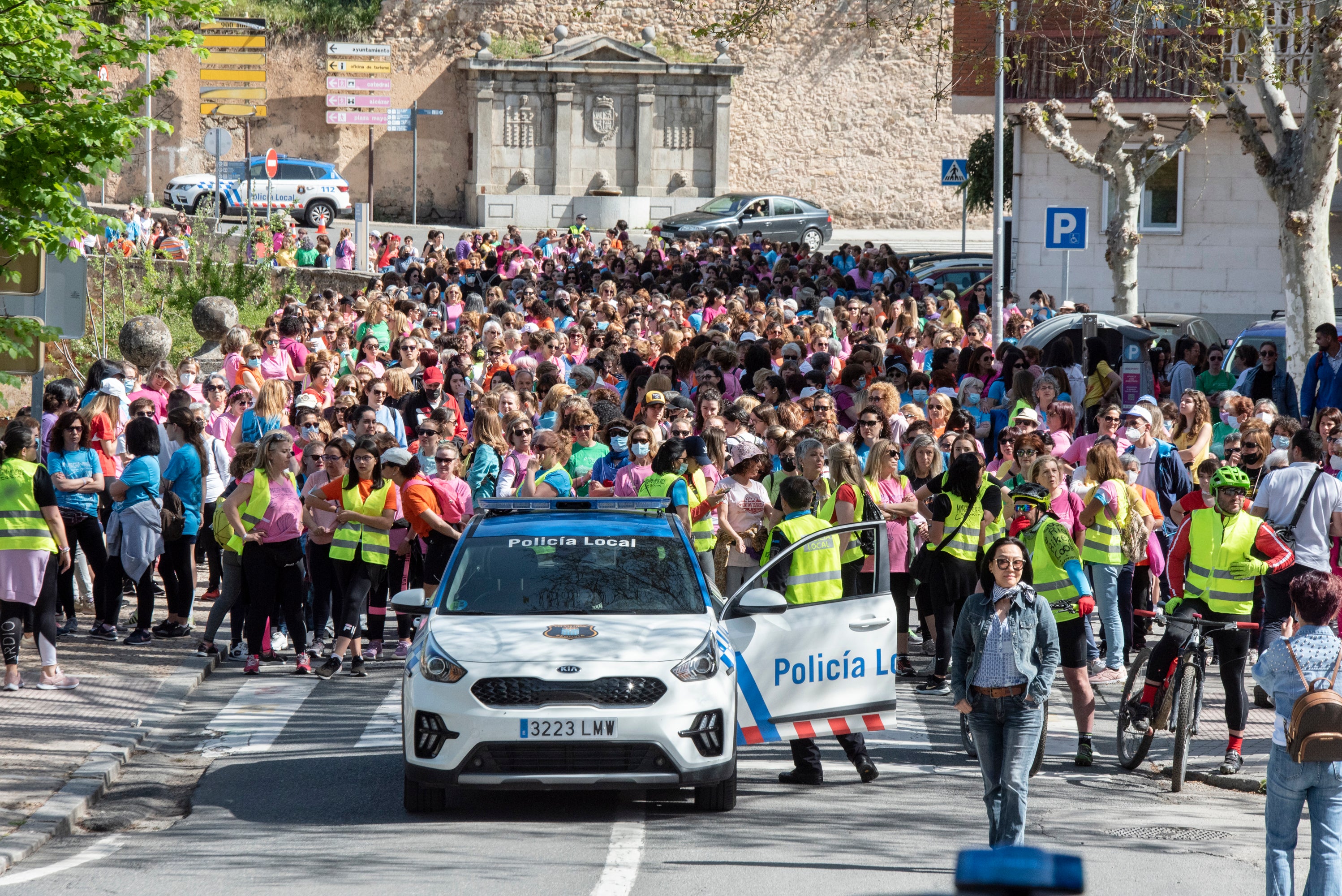 Cientos de mujeres marchan este 1 de mayo por las calles de Segovia.