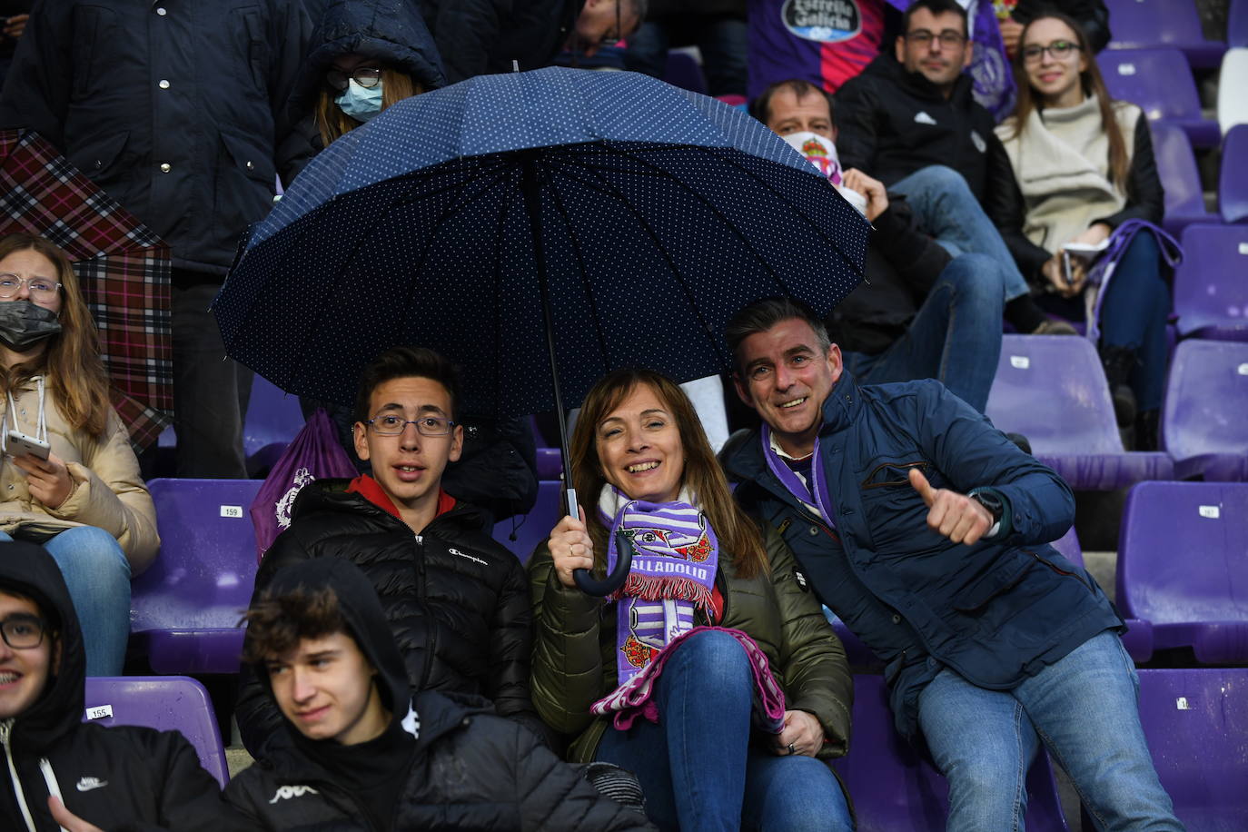 Aficionados en las gradas del Zorrilla durante el encuentro con la Real Sociedad B. 