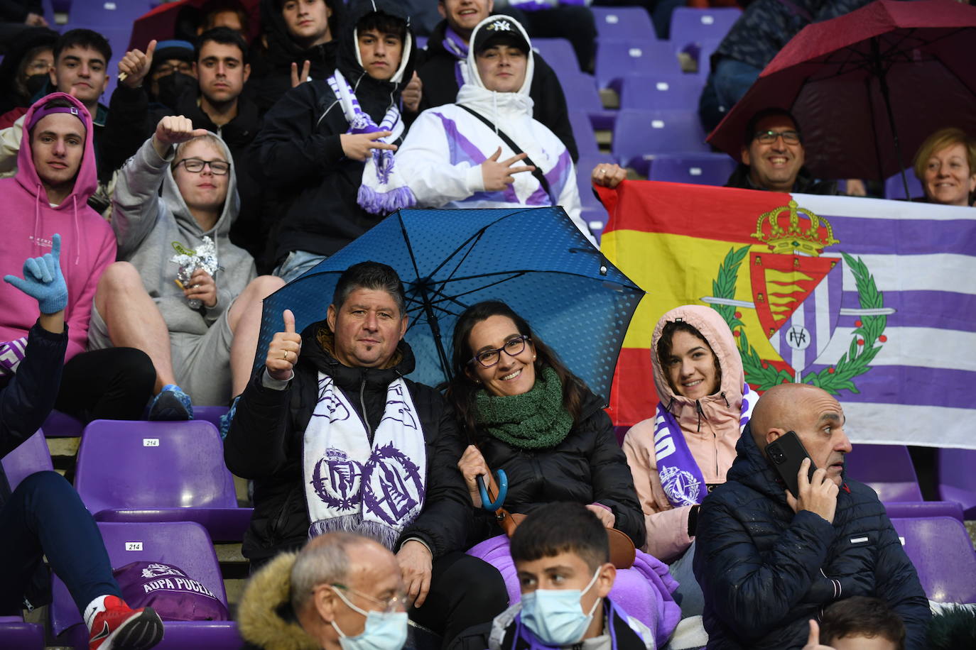 Aficionados en las gradas del Zorrilla durante el encuentro con la Real Sociedad B. 