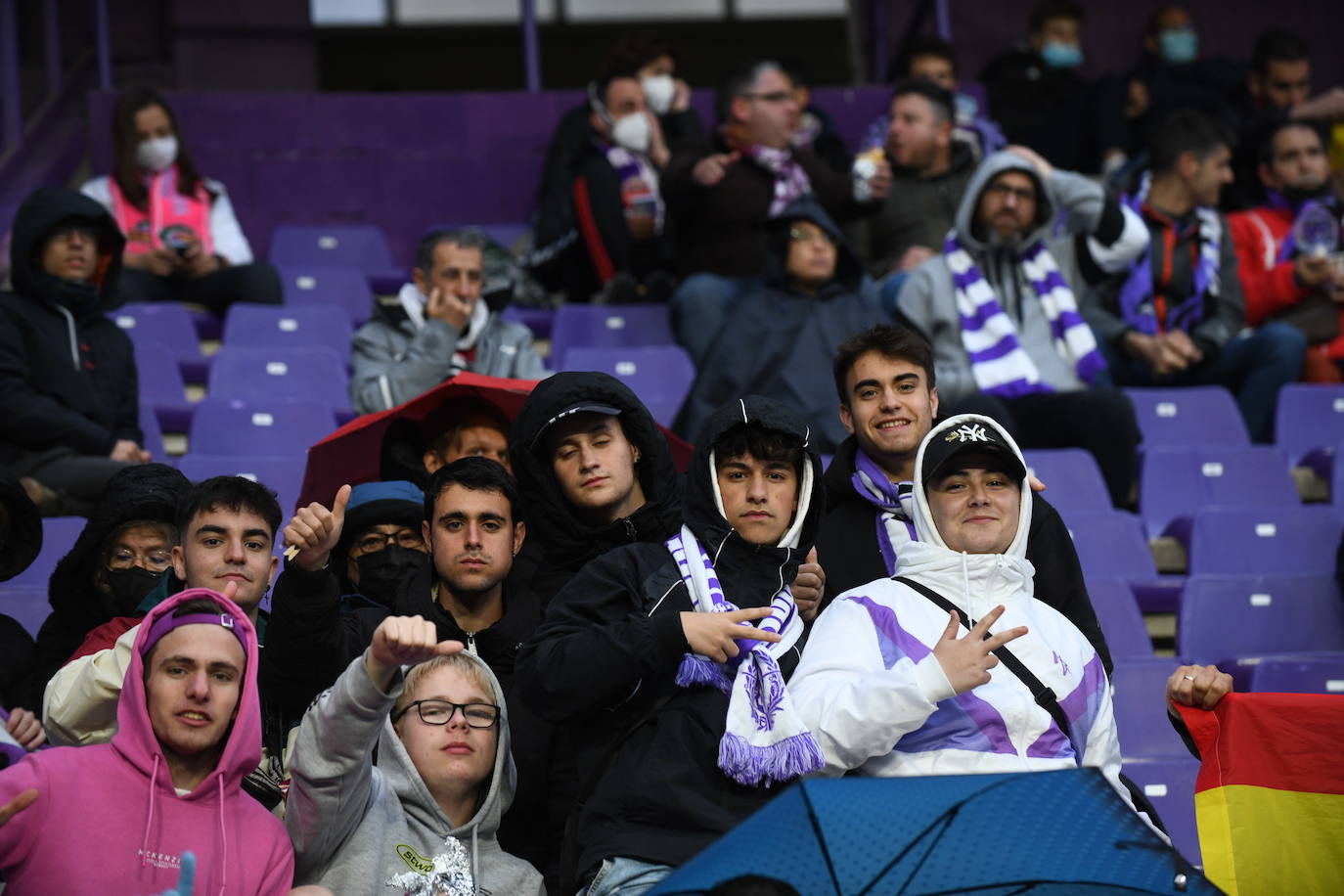 Aficionados en las gradas del Zorrilla durante el encuentro con la Real Sociedad B. 