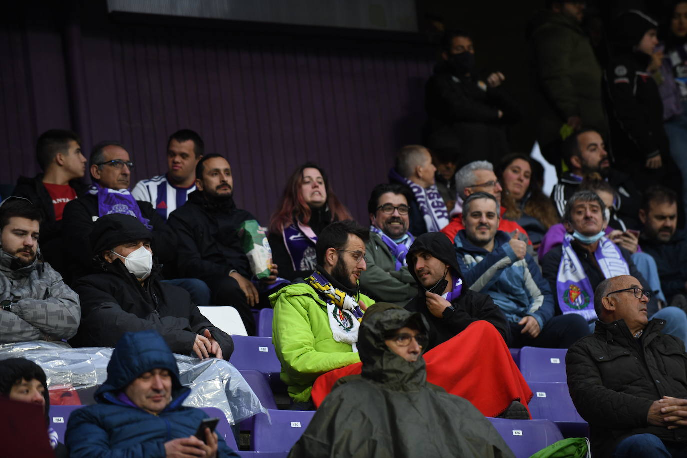 Aficionados en las gradas del Zorrilla durante el encuentro con la Real Sociedad B. 