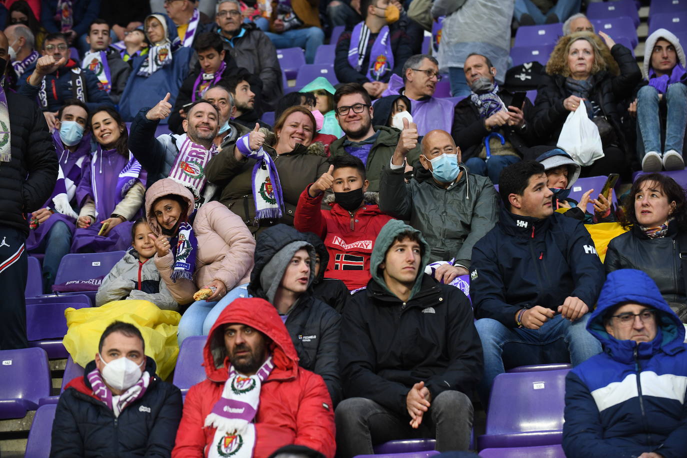 Aficionados en las gradas del Zorrilla durante el encuentro con la Real Sociedad B. 