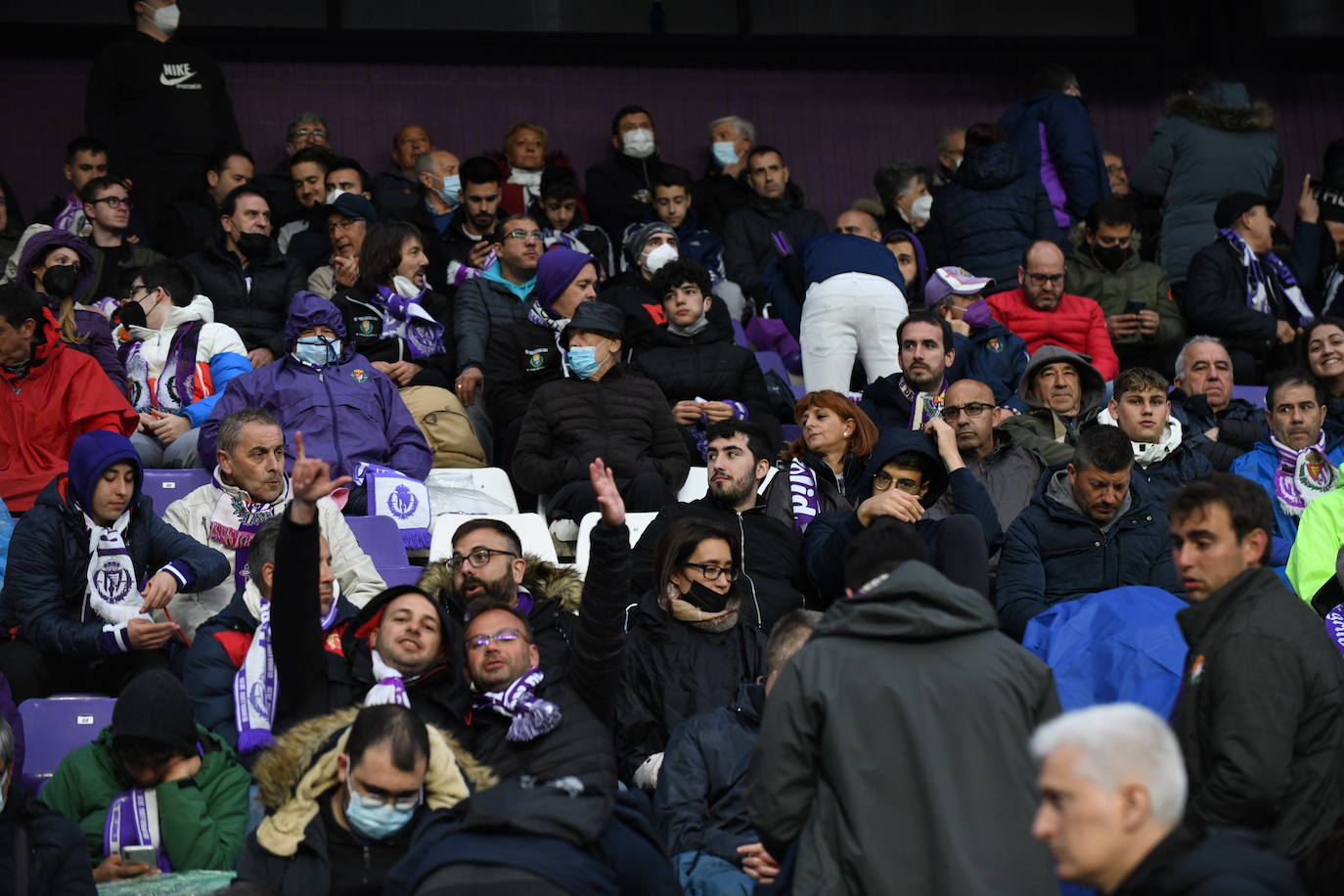 Aficionados en las gradas del Zorrilla durante el encuentro con la Real Sociedad B. 