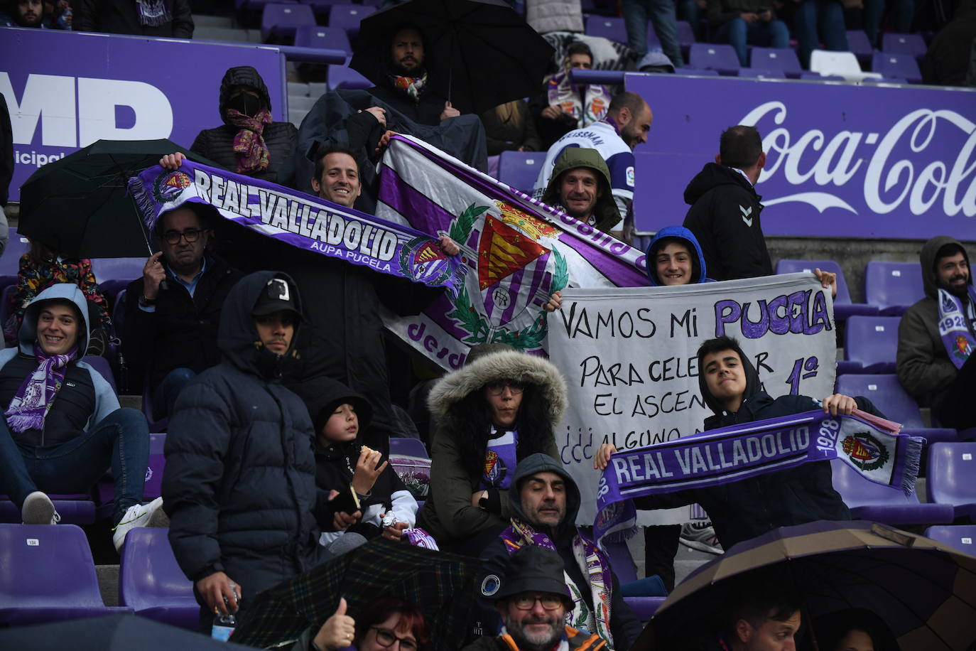 Aficionados en las gradas del Zorrilla durante el encuentro con la Real Sociedad B. 