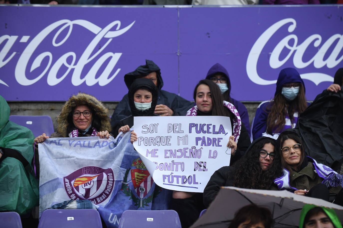 Aficionados en las gradas del Zorrilla durante el encuentro con la Real Sociedad B. 