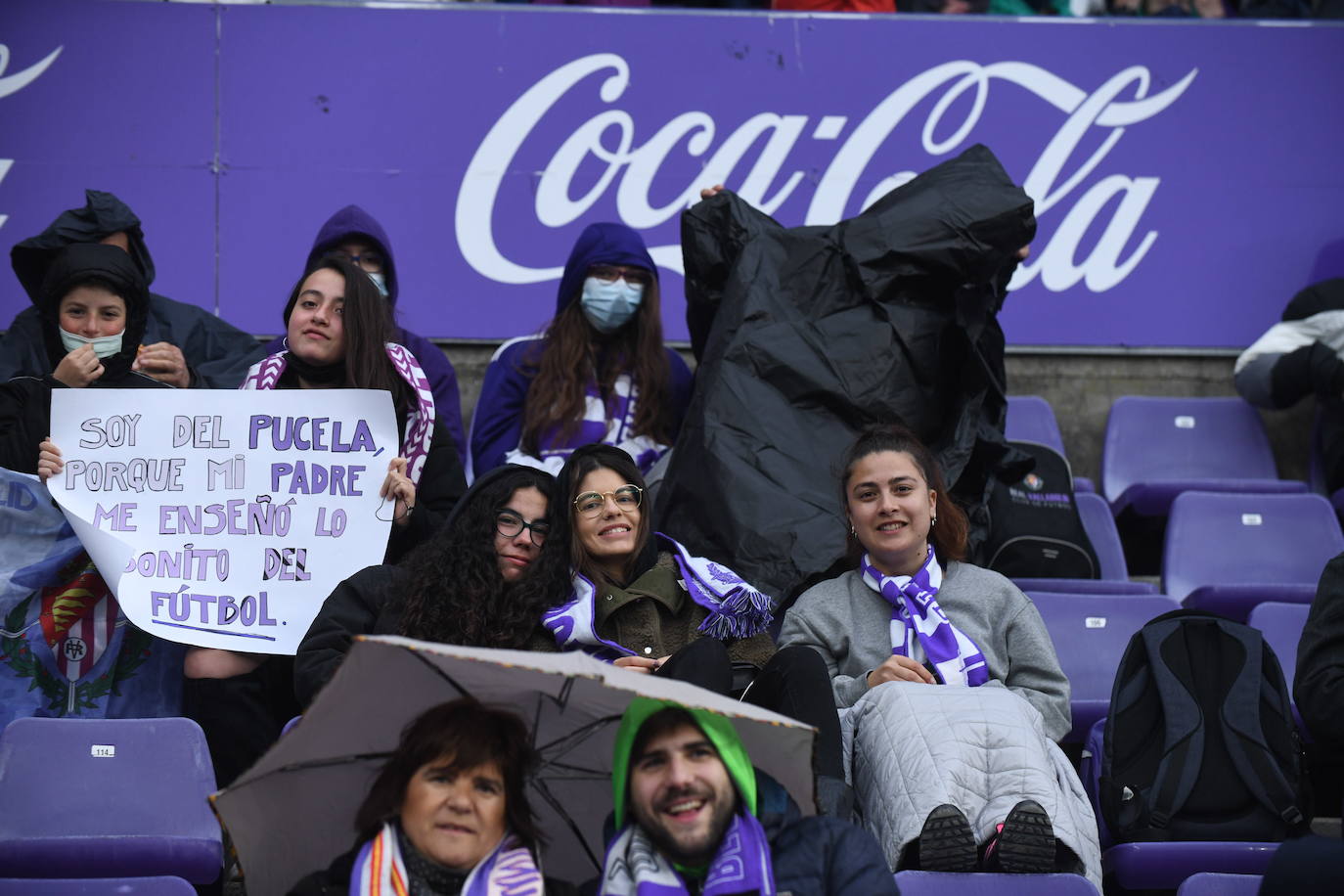 Aficionados en las gradas del Zorrilla durante el encuentro con la Real Sociedad B. 